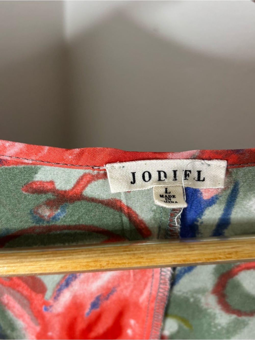 Jodifl V-Neck Floral Print Women’s Top in Multicolor Size L - Picture 4 of 5